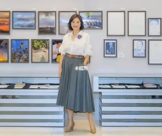 林青霞與作家莫言聚會,交談甚歡互送字畫,相差一歲如同隔代人