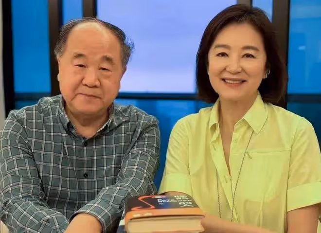 林青霞與作家莫言聚會，交談甚歡互送字畫，相差一歲如同隔代人