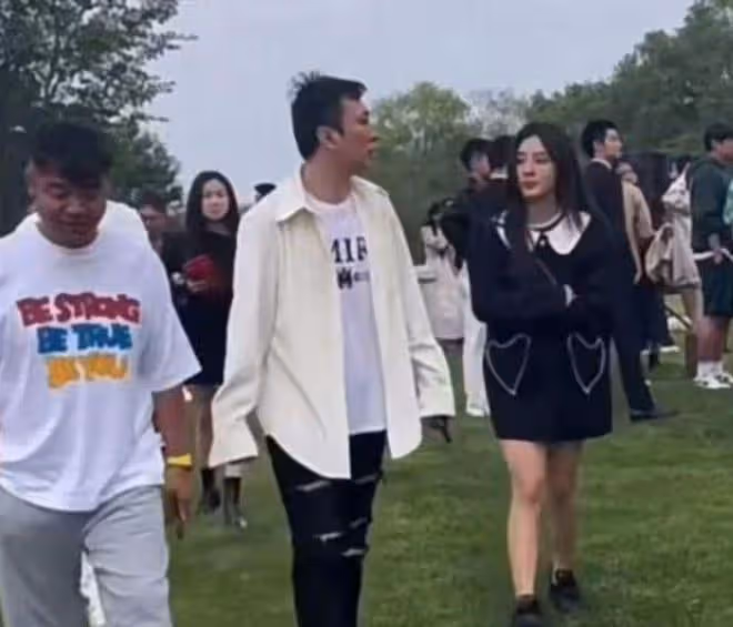 王思聰與網紅喝下午茶，女方被扒已婚有娃，兩人關係引發猜測