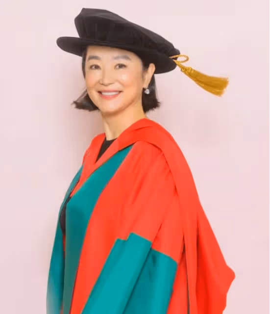 香港知名女星請莫言家中做客吃餃子!現場照曝光,女神笑的燦爛!