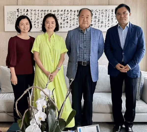 香港知名女星請莫言家中做客吃餃子!現場照曝光,女神笑的燦爛!