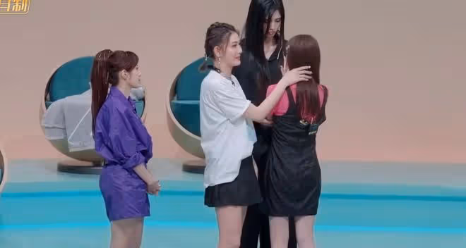 吳倩退賽風波愈演愈烈，《浪姐4》一反常態，將她的鏡頭幾乎剪光