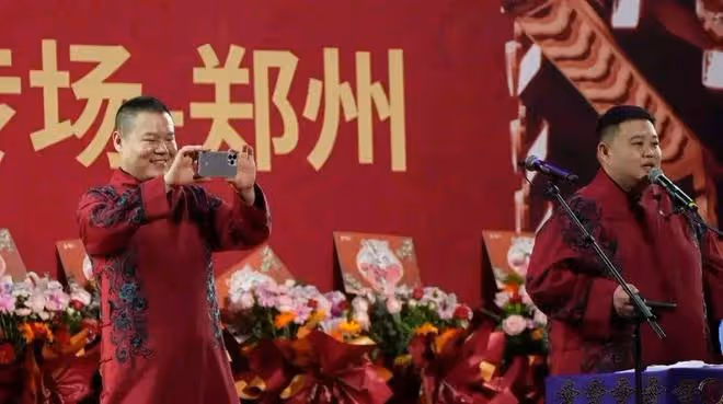 德雲社危矣?曹雲金直播說相聲,何雲偉直播唱京劇,這是搶飯碗啊
