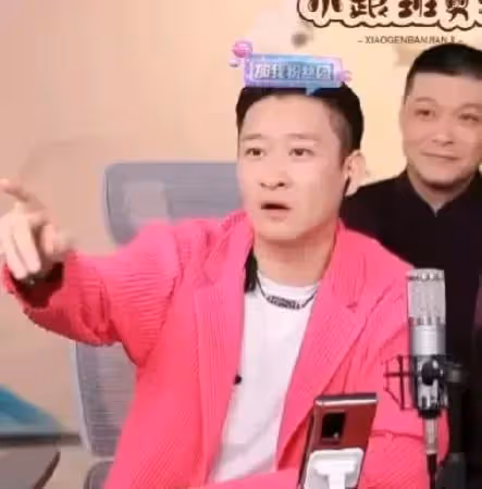 曹雲金驚恐看著螢幕,直言:人氣怎麼從15萬掉到了4萬?快去查查