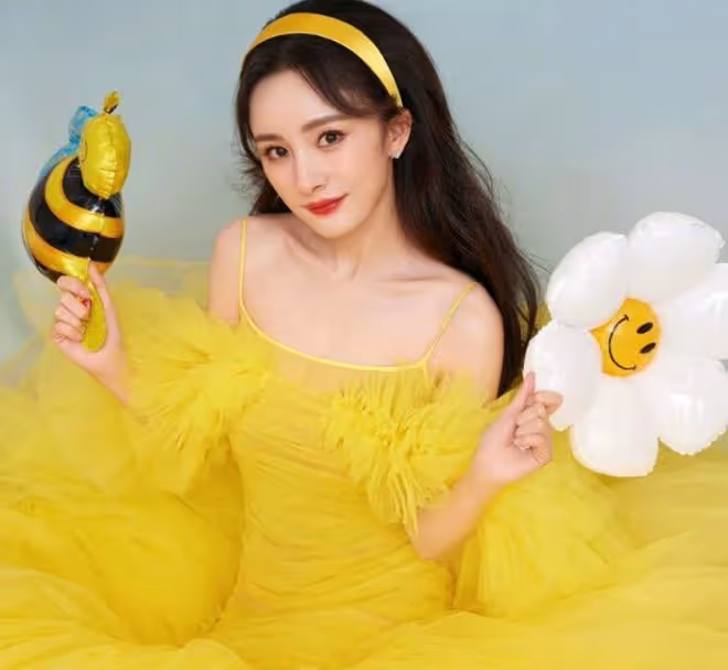 劉愷威為小糯米慶生,自豪稱黏我黏到爆炸!楊冪被曝3年沒見女兒