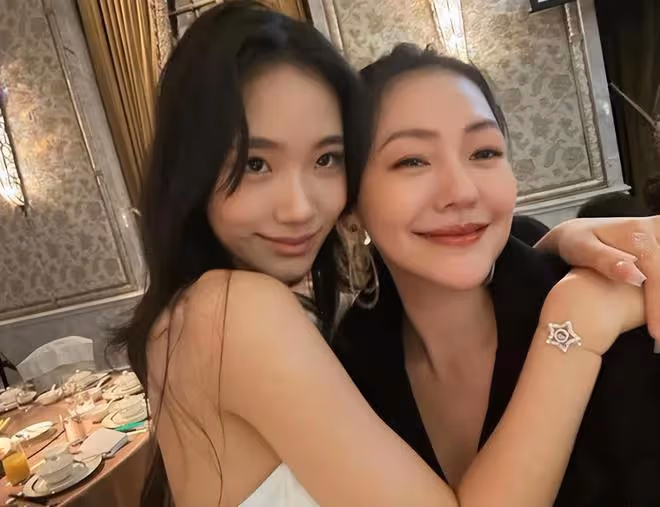 小S參加15歲女兒畢業舞會!愛女穿抹胸裙打扮成熟,已逆襲成美女