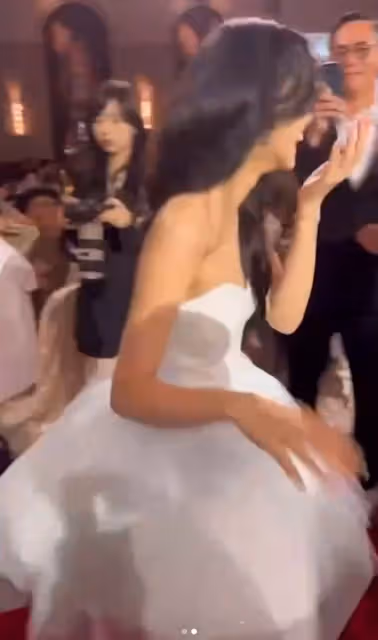 小S參加15歲女兒畢業舞會!愛女穿抹胸裙打扮成熟,已逆襲成美女