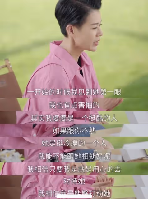 胡杏兒曬母子同框，一手攬住3個兒子，素顏無濾鏡毛孔黑頭好清晰