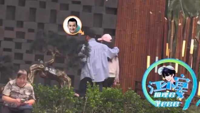 文章疑似和女友約會,兩人牽手摟肩舉止親密,女孩兒年輕貌美