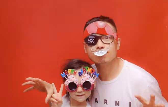 董璇為7歲女兒慶生,罕曬前夫高雲翔帶娃,小酒窩全程拘謹無笑容