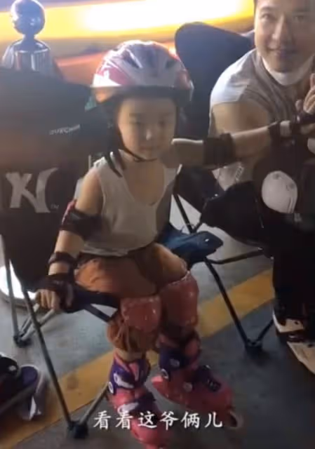 董璇為7歲女兒慶生,罕曬前夫高雲翔帶娃,小酒窩全程拘謹無笑容