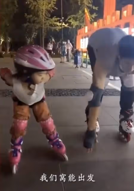 董璇為7歲女兒慶生,罕曬前夫高雲翔帶娃,小酒窩全程拘謹無笑容