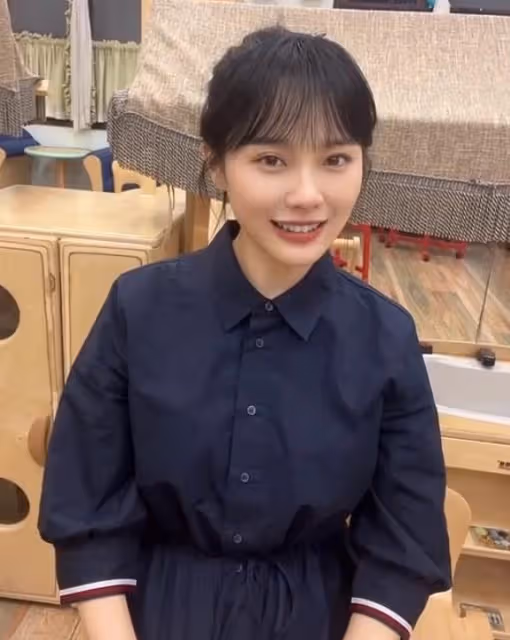 「挖呀挖」黃老師兒童節再次走紅,穿潮流衣服帶孩子們大合唱