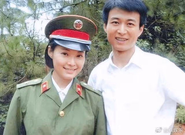 50歲袁立現身做公益,身材發福疑懷孕,三婚嫁窮小子,她後悔嗎?