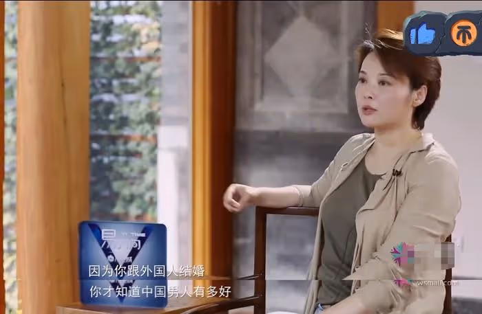 50歲袁立現身做公益,身材發福疑懷孕,三婚嫁窮小子,她後悔嗎?