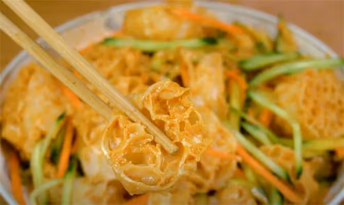 我家夏天必吃的小菜，涼水裡一泡，酸辣又解饞，太有食慾了
