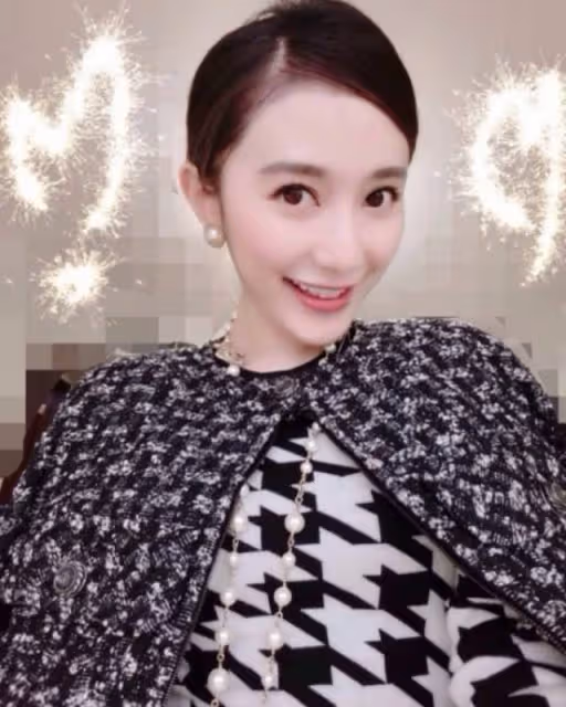 辣眼睛!黃曉明攜新歡逛商場公然摸對方臀部,網紅葉珂宣告出局