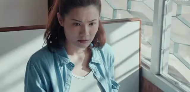 香港知名女星憑藉新劇獲關注!曾出泳裝寫真賣斷貨,遭TVB雪藏