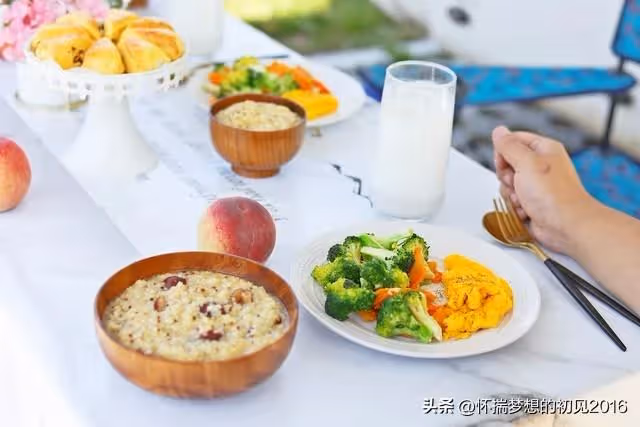 我帶孫女還贊助生活費,兒媳逛街回來我怒回家,剛到家兒媳就來了