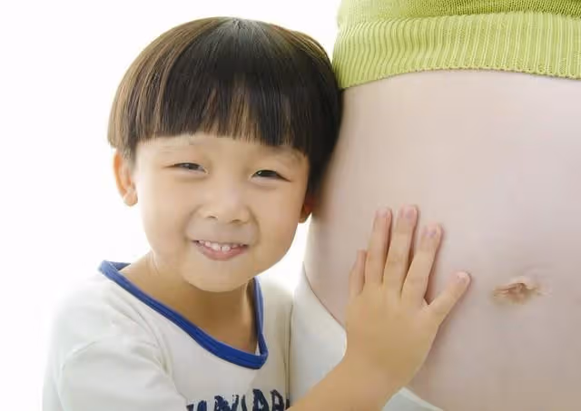 我懷孕了,大侄子對著我的肚子滿臉期待:你一定要是弟弟啊