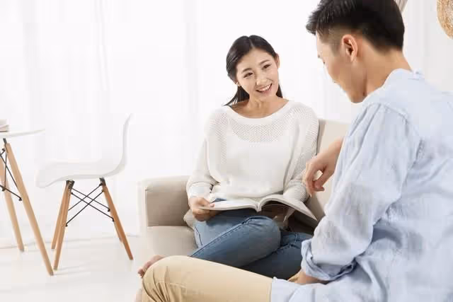 我考上公務員後,我媽讓我離婚另娶,我老婆果斷凍結了我媽的卡