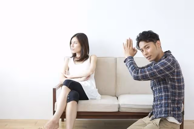 我考上公務員後,我媽讓我離婚另娶,我老婆果斷凍結了我媽的卡