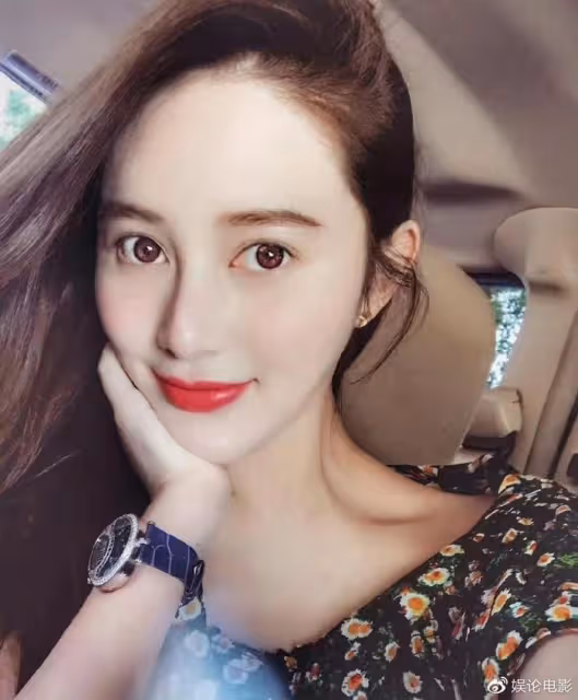 黃曉明楊穎承包熱搜,雙方傳出戀情,黃曉明新女友疑是演員趙仕瑾