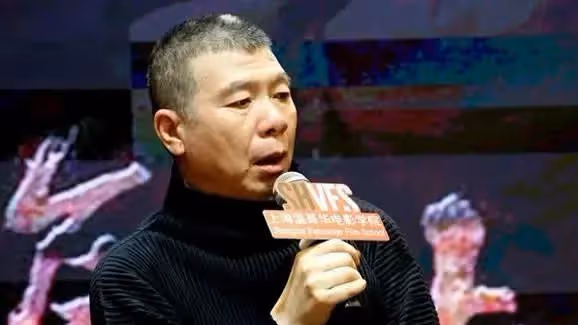 賣香港豪宅凈賺6千萬，曾陷入移民風波的京圈小鋼炮，又準備跑路了