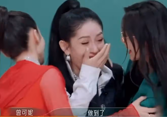 謝娜二公喜愛度第一,本人激動落淚,網友卻質疑有黑幕
