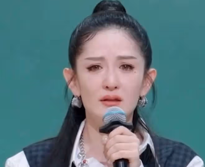 謝娜二公喜愛度第一,本人激動落淚,網友卻質疑有黑幕