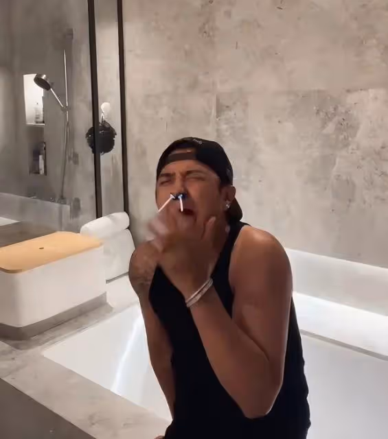 羅志祥曬脫毛視頻引熱議,與周揚青戴同款手鐲,被猜測要復合