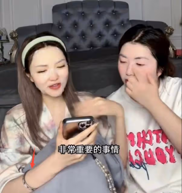 羅志祥曬脫毛視頻引熱議,與周揚青戴同款手鐲,被猜測要復合