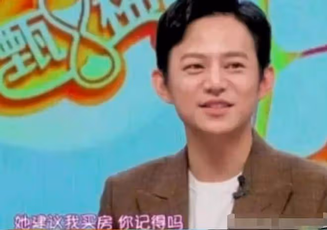 王詩齡曬與何炅合照,時隔多年再次同框,網友感嘆何炅不會老