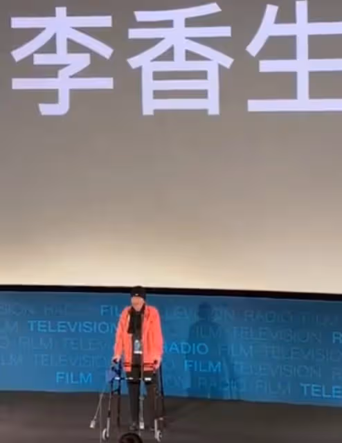 噩耗!鄭伊健御用配音李香生去世,患癌後骨瘦如柴,最後露面曝光