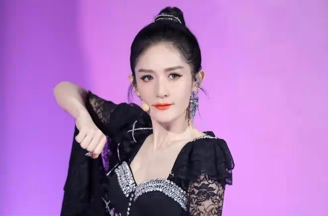 娛樂圈的殘酷真相,在謝娜身上體現的淋漓盡致,她犯了大忌