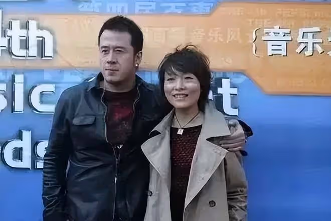 「偽大師」楊坤的歌壇幻滅史，被追捧時有多風光，現在就有多落魄