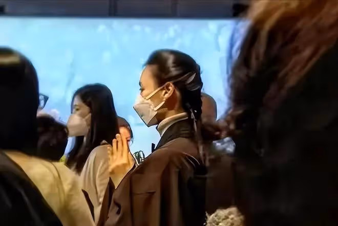 把三子送回李家！梁洛施選擇皈依佛門，往後餘生各自珍重
