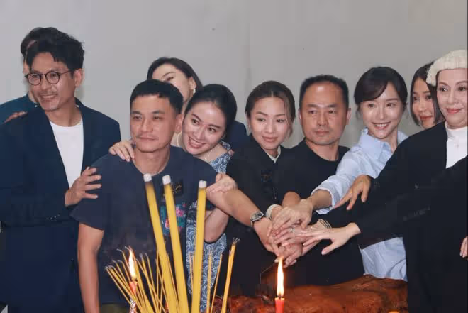 被批淪為大媽!TVB前花旦爆直播大露腰間贅肉、粗魯無儀態真實原因!