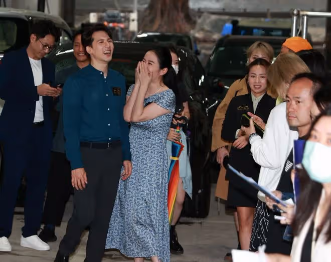 被批淪為大媽!TVB前花旦爆直播大露腰間贅肉、粗魯無儀態真實原因!