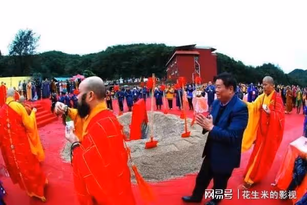 曹德旺參觀寺廟,打算出錢修繕,而方丈卻坐地起價,自稱要2000萬