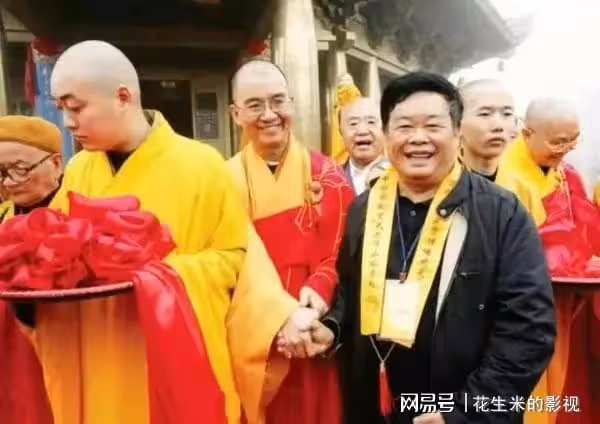 曹德旺參觀寺廟,打算出錢修繕,而方丈卻坐地起價,自稱要2000萬