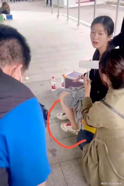 突發!被碾壓致死男孩母親,已跳樓墜亡,網暴者們這下你們開心了