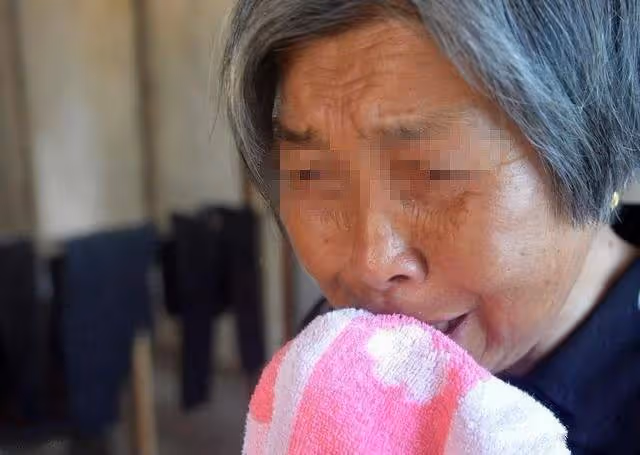 前妻往生2年再婚!帶現任妻子去了趟「前岳母家」 一開門頓時我懵了