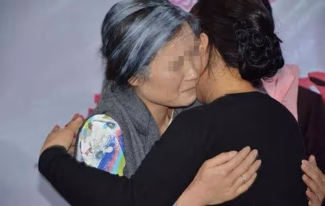 前妻往生2年再婚!帶現任妻子去了趟「前岳母家」 一開門頓時我懵了
