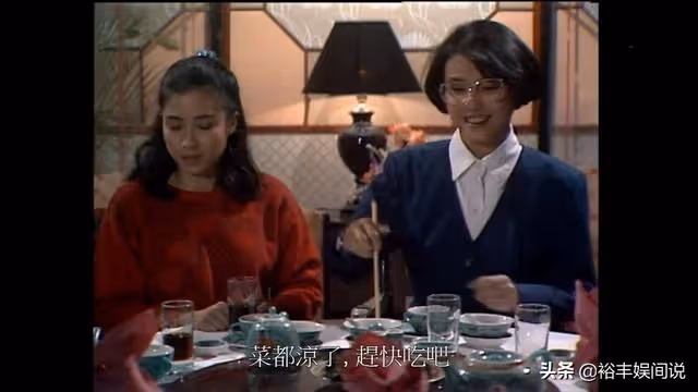 TVB「御用女警」何嘉麗近況曝光,50多仍很靚麗,兒時受父母折磨
