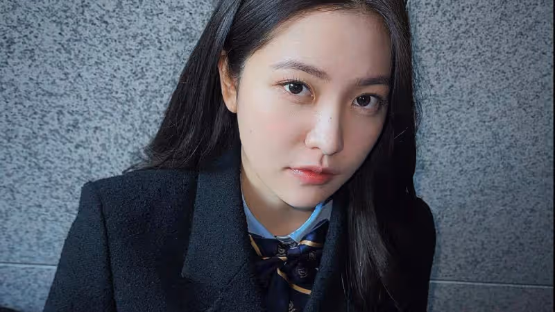 頂級女團愛豆，演財閥三世惡女，遭韓網友吐槽：她英語發音不好！