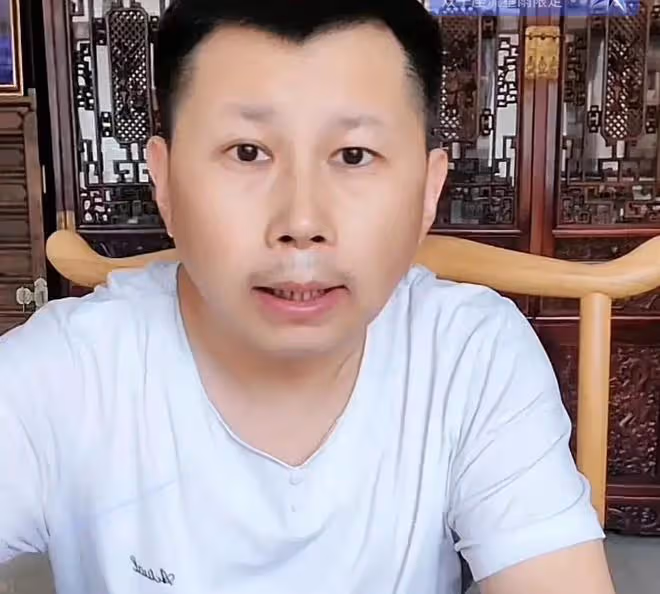 想不明白，曹雲金直播說相聲被刷火箭，何雲偉直播唱京劇罵聲一片