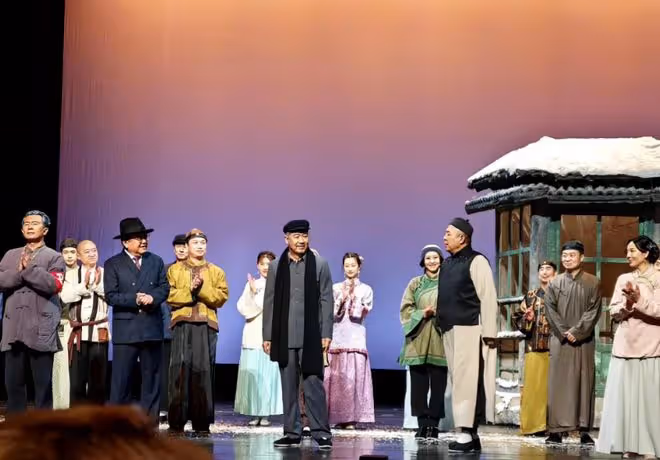 鐵三角西安演話劇,張國立諷刺張鐵林國籍問題,張鐵林當場生氣了