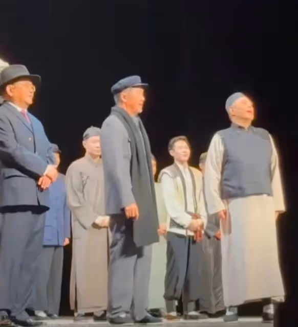 鐵三角西安演話劇,張國立諷刺張鐵林國籍問題,張鐵林當場生氣了