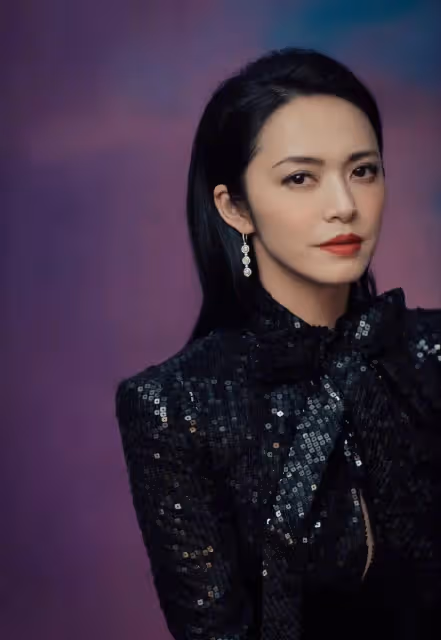 姚晨身穿粉色抹身材裝美膀大腰寬太尷尬,「腿精姚」還是黑色最帥氣